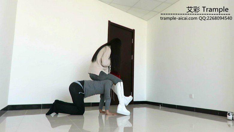 超美天依老师长靴虐贱狗! 超美天依老师长靴虐贱狗!