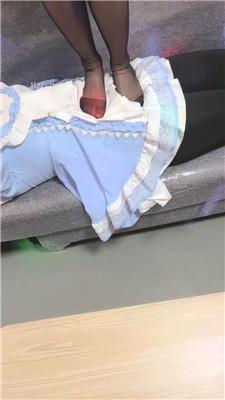 【天津女仆店S】素人母畜-舔臭脚/遛狗骑马/黑丝脚踩踏【完整版】