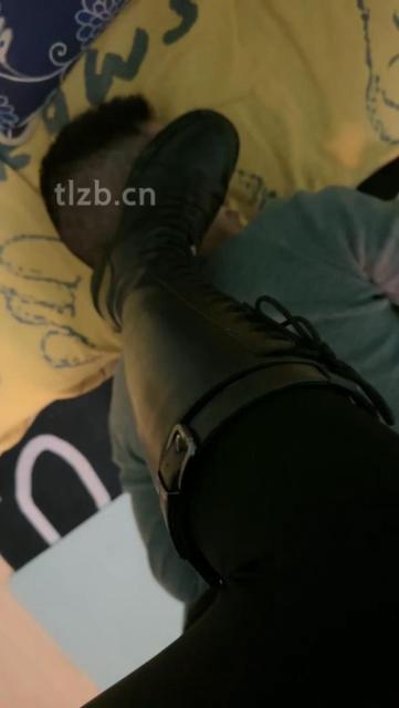 【柒柒学姐】高跟踩狗舌/舔长靴脏鞋底/踩踏碾压