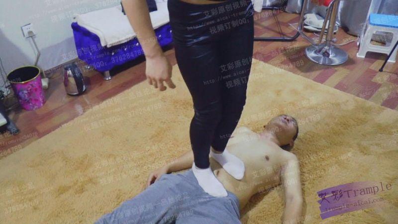 姐妹调戏闷骚装B狗