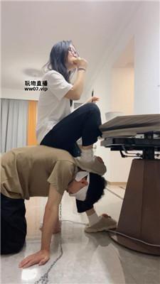 【南月女神】骑马伺候吃早餐-舔马桶-舔玉足 JS250314-7