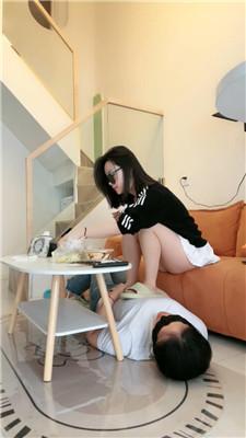 【辣姐】女奴晨起伺候 JS250411-32