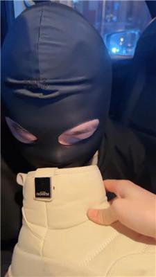 【素人挖掘机】素人S-雪地靴棉袜车内玩虐 JS250106-25