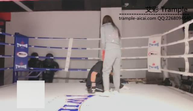 【VIVI】超残忍-把M当沙包练拳击嘞脖窒息