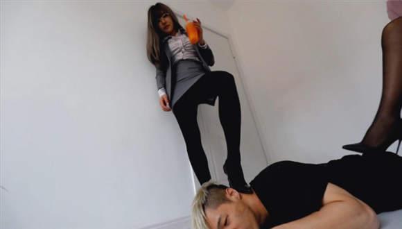 〖H.P.L栖心之栈〗—三女职员羞辱外卖男