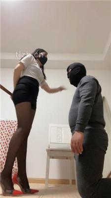 【艾拉】女上司的体罚-揪耳朵/深喉/踩踏耳光/坐脸/提档