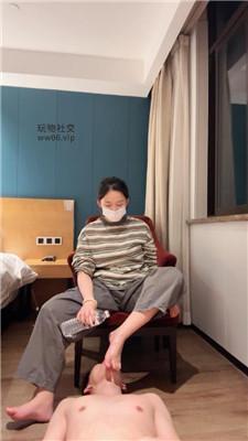 【米欧】玉足蹂躏跳踩贱奴才 JS250319-24