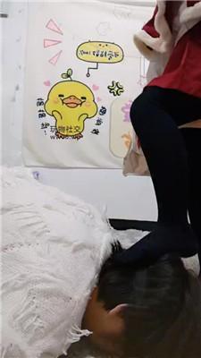 【广西木木】可爱洛丽塔及膝袜踩虐/喂圣水/舔卫生巾 JS250106-59