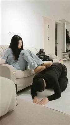 【小殿下】雪地靴践踏抖M家奴