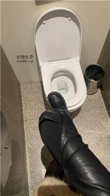 【冰卿】舔商场女厕踩后脏鞋底 JS250219-29