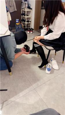 【喵喵大王】过膝袜学姐诱惑弟弟做奴/脚喂食 JS250117-26