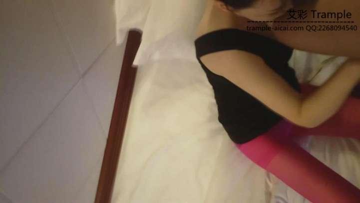 90后玫红色丝袜美女技师的初调