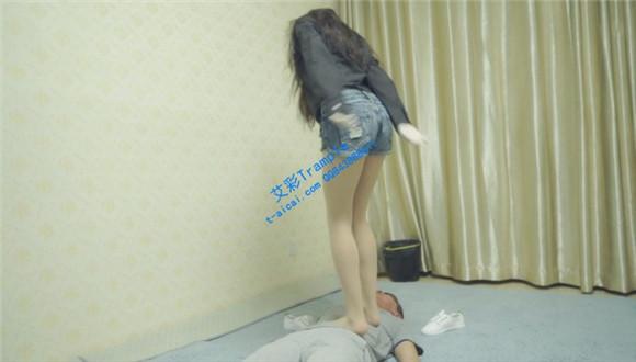 希雨暴虐偷闻丝袜的贱狗