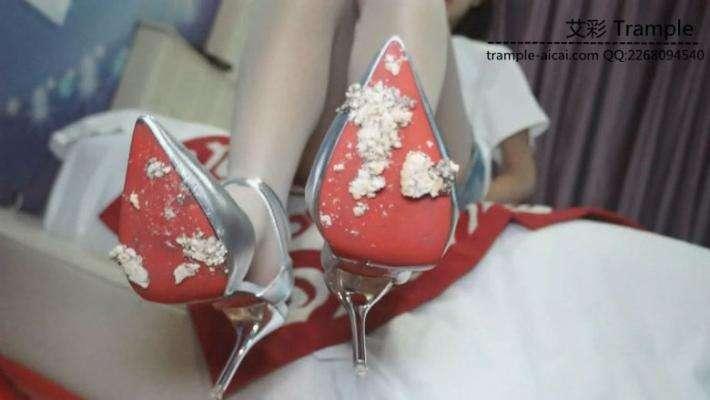 大二学生妹的肉丝高跟首秀