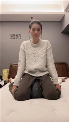 【伊未】坐脸窒息-白袜脚踩虐 bf50393