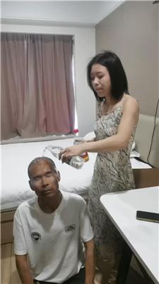 【芝芝女王】舔圣水/爱舔脚的老狗 JS250427-6