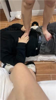 【小凤梨】姐妹花玩虐废物绿帽【双视角版】 JS250219-33