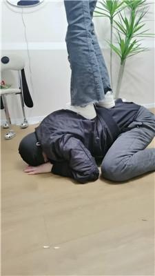 【文文文文】舔素人的小白鞋-踢踹踩 JS250227-7