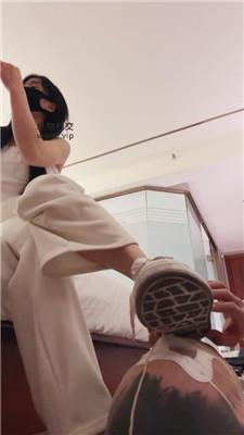 【妮蔻】胶带捆绑-小白鞋白袜塞嘴暴力虐打 bf49484