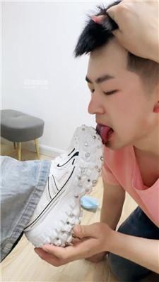 【苒溪】强迫男友舔妹妹的脏鞋 JS250525-36