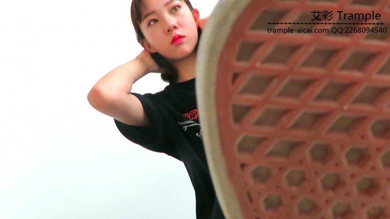 第一视角00后天使女主谩骂贱狗无能展示鞋子！