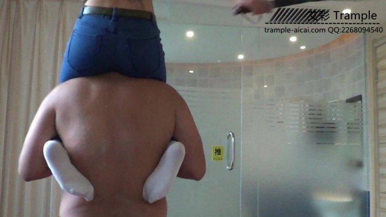 黑冰白袜牛仔裤骑马奴