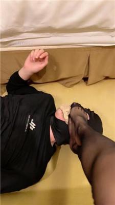 【冰爷】跪舔长靴黑丝/转胯/丝袜塞嘴踩踏