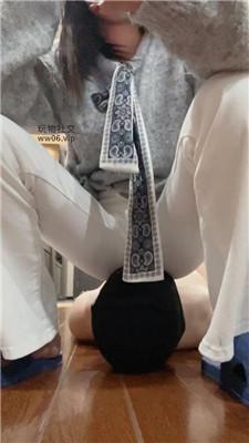 【小凤梨】磕头求舔脏臭脚丫 JS250211-33