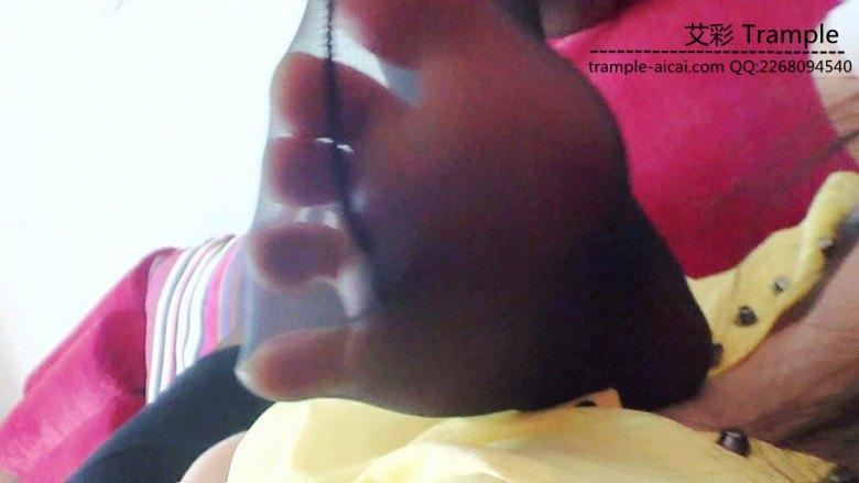 黑冰黑丝脚虐情敌