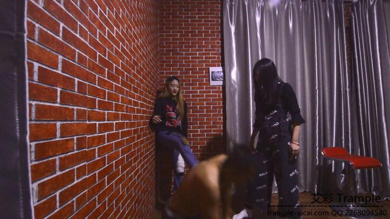 语儿和闺蜜耳光调教贱奴