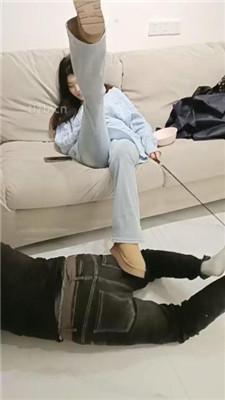 【小殿下】雪地靴践踏抖M家奴