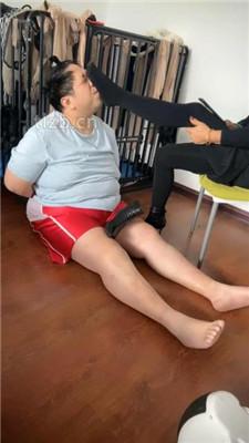 【冰色】家奴清理脏鞋底