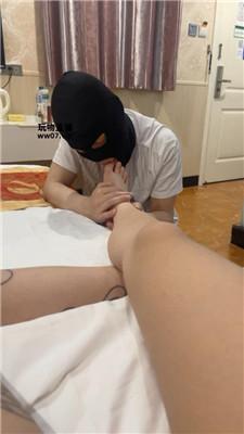 【小凤梨】磕头求舔纹身小妹的脚  JS250419-9