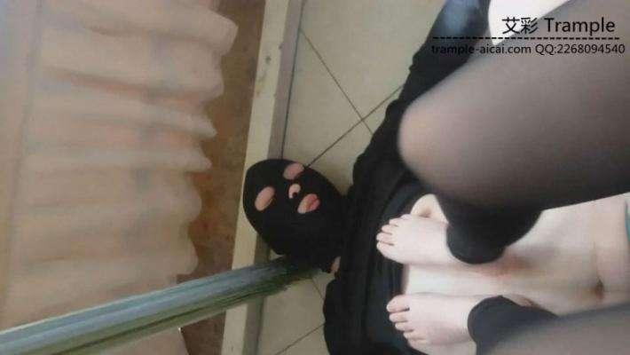 美容院美女的第一次玩耍