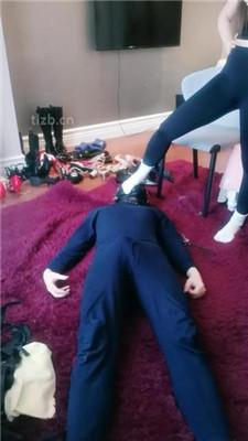 【盈盈】跪舔脏长靴臭棉袜/踩踏