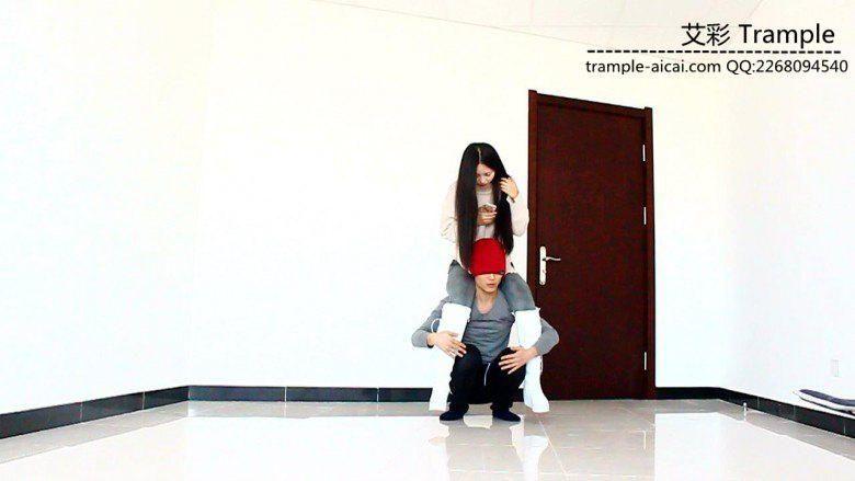 天依女主骑乘贱狗，骑马骑脖子！