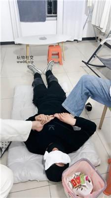 【大小姐】甘愿做姐妹花的脚下奴 JS250219-10