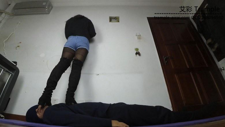 过膝长靴黑丝踩踏