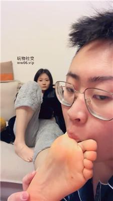 【埋汰】玉足跳踩/脚丫恋足狂舔 JS250111-1