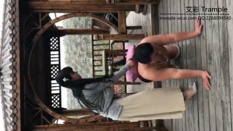 冷天使女王私人别墅调教下贱肥猪