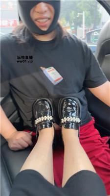 【素人挖掘机】素人S-车内皮鞋白船袜羞辱 JS250418-4