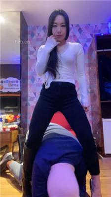 【毛绒月亮】长靴提档/抽耳光/踩踏闻白袜/脚插嘴