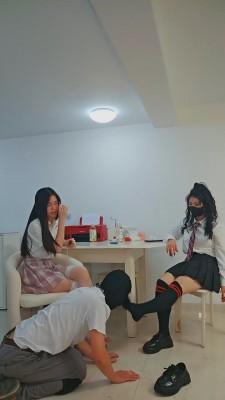 【嘉妮】运动鞋白袜踩踏【双视角版】 bf51714