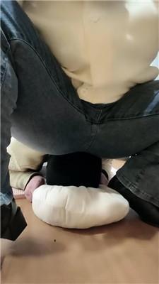 【拽拽】骑马转胯/牛仔裤坐狗头  JS250206-4