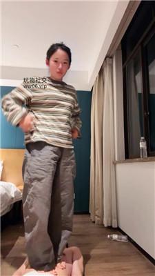 【米欧】玉足蹂躏跳踩贱奴才 JS250319-24