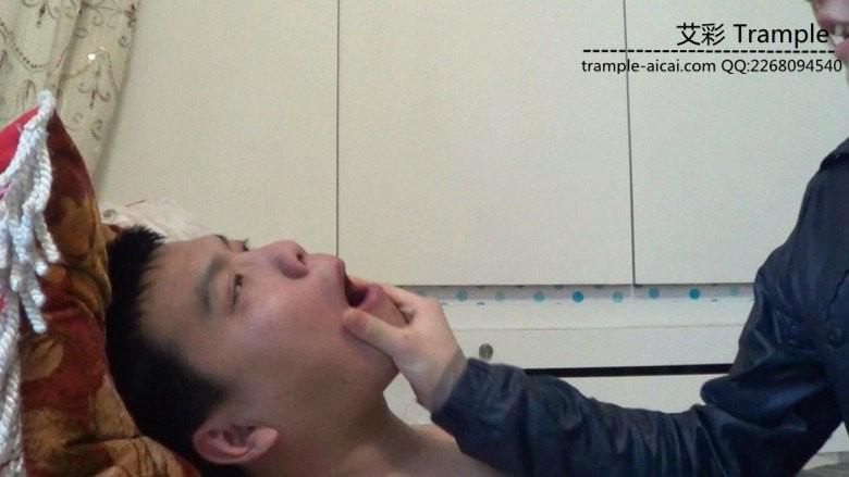 黑冰臭条纹袜子虐奴