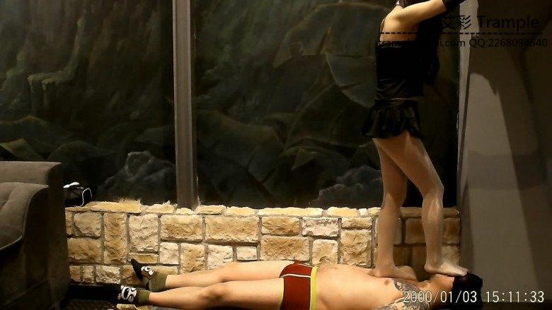 帆布鞋白丝踩踏男M脚深喉