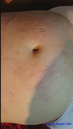 【残忍】女奴人体站台 【残忍】女奴人体站台