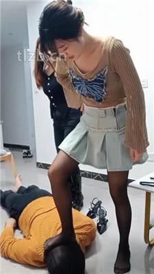 【芮瑶】双S-骑马鞭打/轮流踩踏