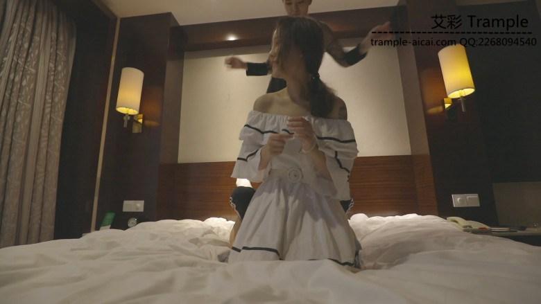 蕊带新人开心跳踩